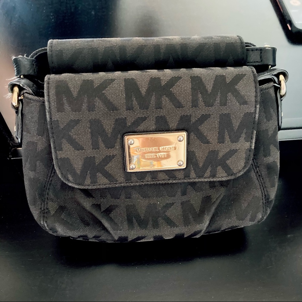 Black Michael Kors Crossbody Purse
